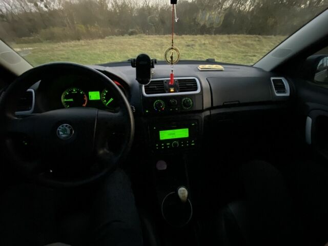 Бежевый Шкода Фабия, объемом двигателя 1.4 л и пробегом 310 тыс. км за 4200 $, фото 14 на Automoto.ua