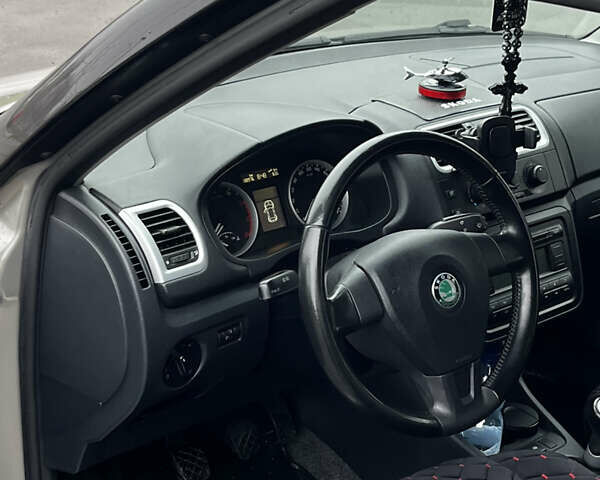 Бежевый Шкода Фабия, объемом двигателя 1.39 л и пробегом 139 тыс. км за 6300 $, фото 15 на Automoto.ua