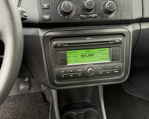 Бежевый Шкода Фабия, объемом двигателя 1.6 л и пробегом 190 тыс. км за 5850 $, фото 8 на Automoto.ua