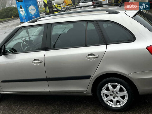 Бежевый Шкода Фабия, объемом двигателя 1.39 л и пробегом 139 тыс. км за 6300 $, фото 4 на Automoto.ua