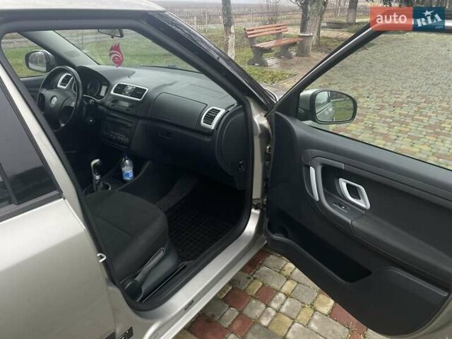 Бежевий Шкода Фабія, об'ємом двигуна 1.6 л та пробігом 225 тис. км за 6000 $, фото 5 на Automoto.ua