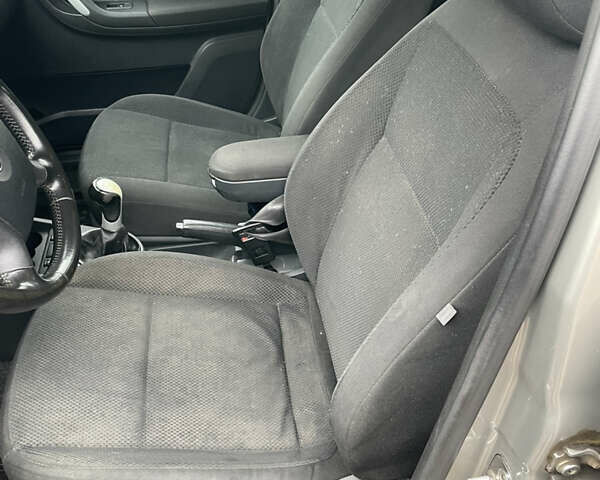 Бежевый Шкода Фабия, объемом двигателя 1.6 л и пробегом 225 тыс. км за 5750 $, фото 16 на Automoto.ua