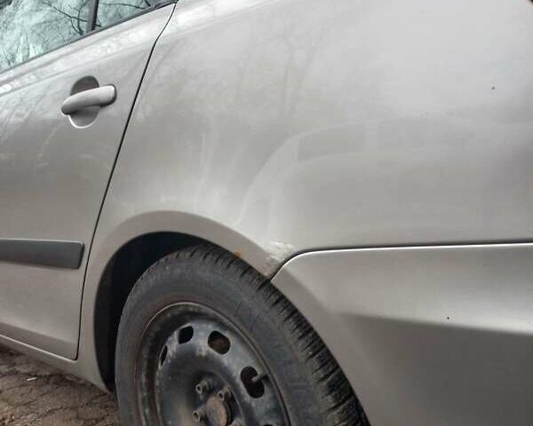 Бежевый Шкода Фабия, объемом двигателя 1.2 л и пробегом 285 тыс. км за 4000 $, фото 3 на Automoto.ua