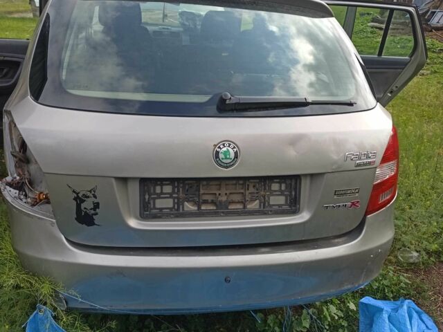 Бежевый Шкода Фабия, объемом двигателя 1.4 л и пробегом 360 тыс. км за 1500 $, фото 13 на Automoto.ua