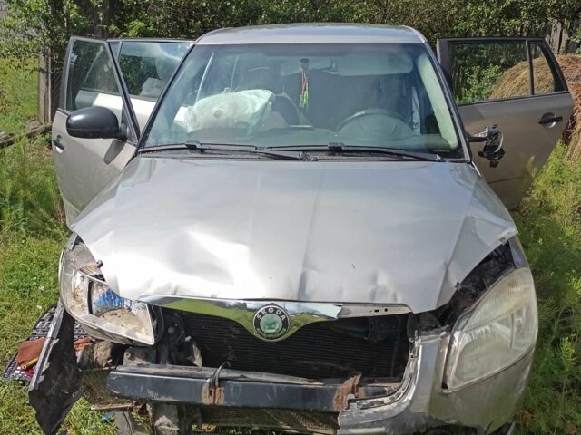 Бежевый Шкода Фабия, объемом двигателя 1.4 л и пробегом 360 тыс. км за 1500 $, фото 5 на Automoto.ua