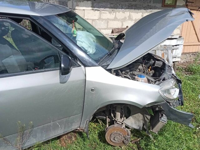 Бежевый Шкода Фабия, объемом двигателя 1.4 л и пробегом 360 тыс. км за 1500 $, фото 7 на Automoto.ua