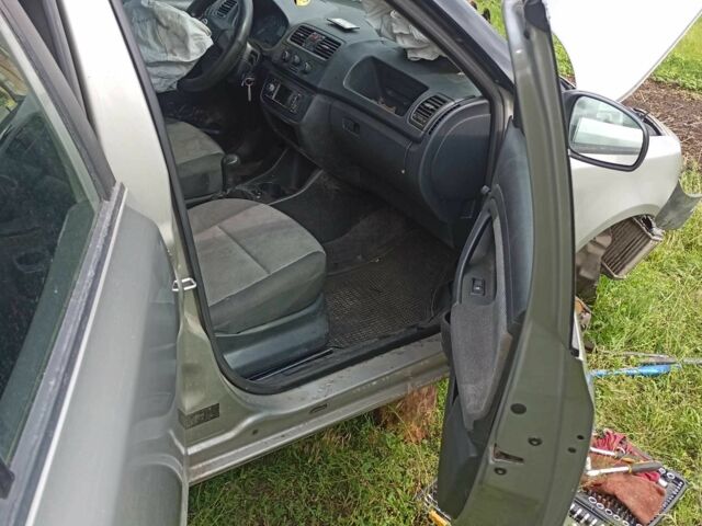 Бежевый Шкода Фабия, объемом двигателя 1.4 л и пробегом 360 тыс. км за 1500 $, фото 10 на Automoto.ua