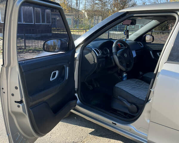 Бежевый Шкода Фабия, объемом двигателя 1.2 л и пробегом 170 тыс. км за 5500 $, фото 5 на Automoto.ua