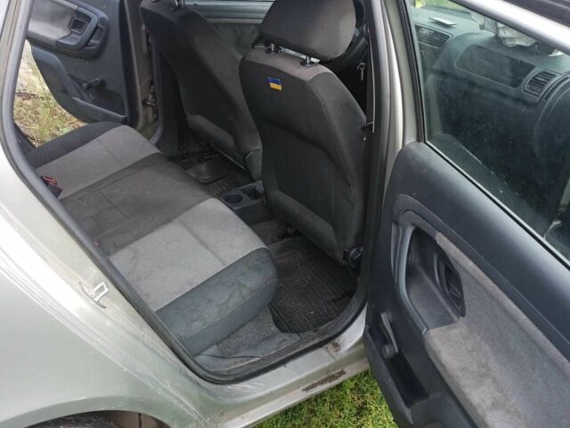 Бежевый Шкода Фабия, объемом двигателя 1.4 л и пробегом 360 тыс. км за 1500 $, фото 11 на Automoto.ua