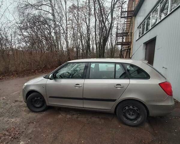 Бежевый Шкода Фабия, объемом двигателя 1.2 л и пробегом 285 тыс. км за 4000 $, фото 1 на Automoto.ua