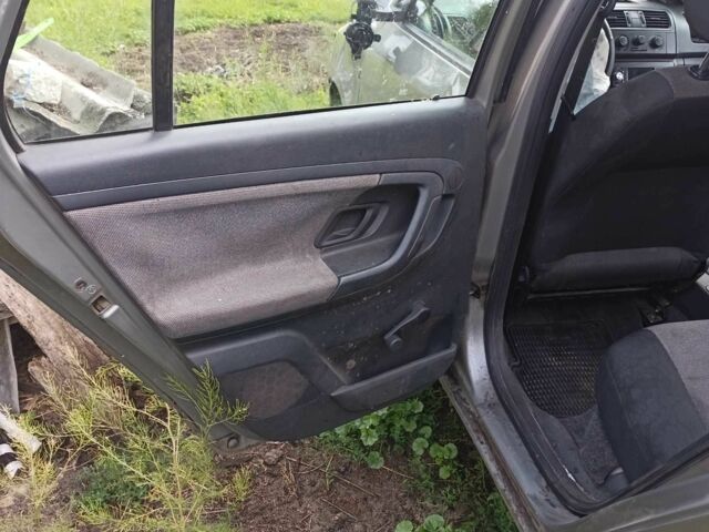 Бежевый Шкода Фабия, объемом двигателя 1.4 л и пробегом 360 тыс. км за 1500 $, фото 15 на Automoto.ua