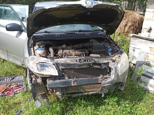 Бежевый Шкода Фабия, объемом двигателя 1.4 л и пробегом 360 тыс. км за 1500 $, фото 6 на Automoto.ua