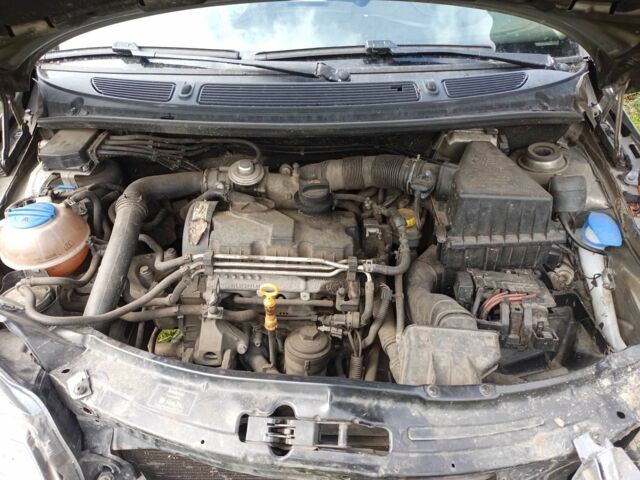 Бежевый Шкода Фабия, объемом двигателя 1.4 л и пробегом 360 тыс. км за 1500 $, фото 3 на Automoto.ua