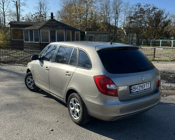 Бежевый Шкода Фабия, объемом двигателя 1.2 л и пробегом 170 тыс. км за 5500 $, фото 4 на Automoto.ua