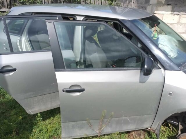 Бежевый Шкода Фабия, объемом двигателя 1.4 л и пробегом 360 тыс. км за 1500 $, фото 8 на Automoto.ua