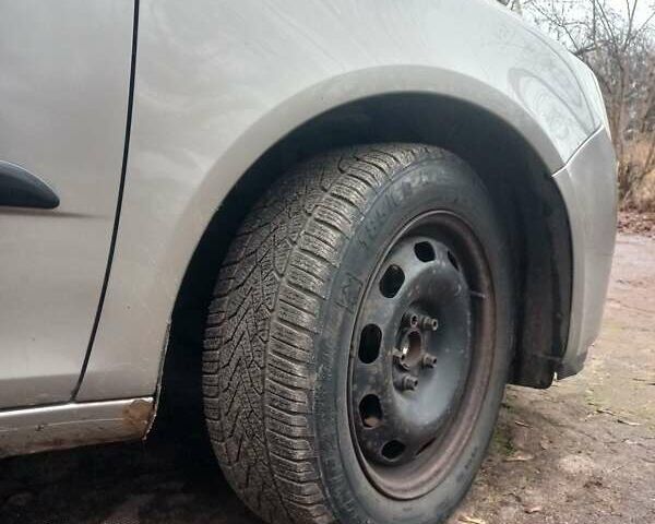 Бежевый Шкода Фабия, объемом двигателя 1.2 л и пробегом 285 тыс. км за 4000 $, фото 5 на Automoto.ua