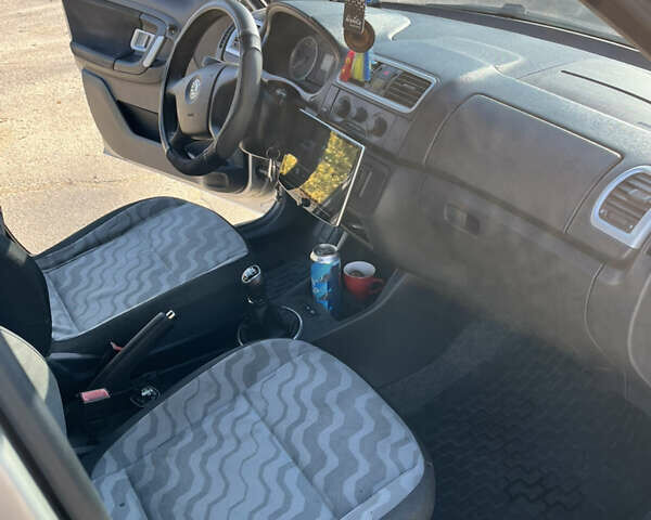 Бежевый Шкода Фабия, объемом двигателя 1.2 л и пробегом 170 тыс. км за 5500 $, фото 13 на Automoto.ua