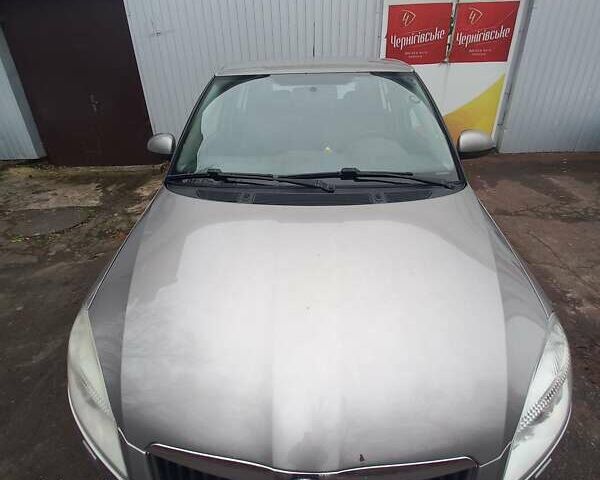 Бежевый Шкода Фабия, объемом двигателя 1.2 л и пробегом 285 тыс. км за 4000 $, фото 6 на Automoto.ua