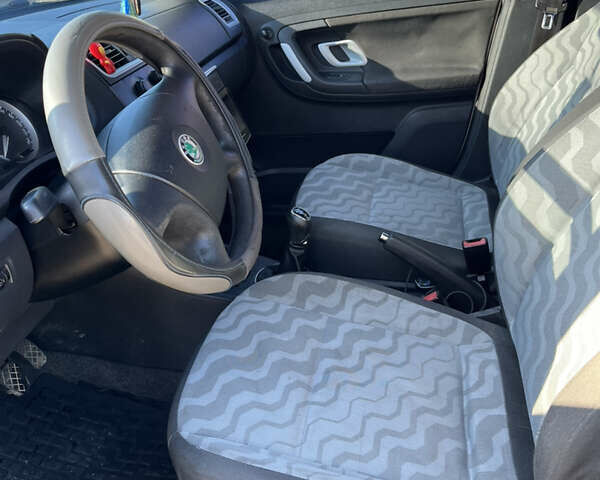 Бежевый Шкода Фабия, объемом двигателя 1.2 л и пробегом 170 тыс. км за 5500 $, фото 6 на Automoto.ua