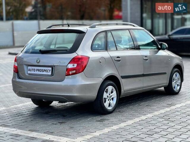 Бежевый Шкода Фабия, объемом двигателя 1.4 л и пробегом 191 тыс. км за 6200 $, фото 3 на Automoto.ua