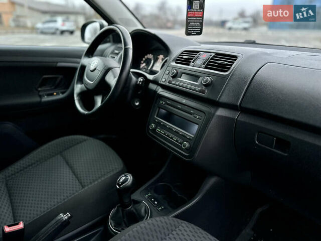 Бежевый Шкода Фабия, объемом двигателя 1.2 л и пробегом 250 тыс. км за 5500 $, фото 42 на Automoto.ua