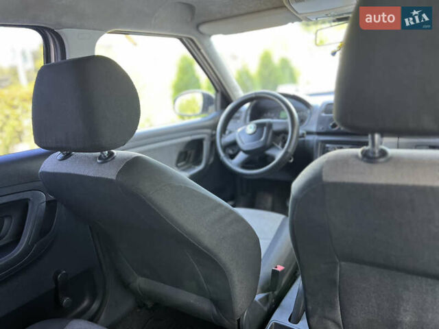 Бежевый Шкода Фабия, объемом двигателя 1.2 л и пробегом 300 тыс. км за 2999 $, фото 9 на Automoto.ua