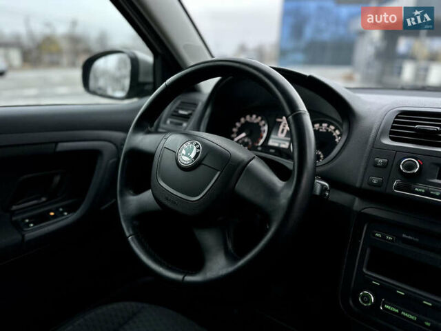 Бежевый Шкода Фабия, объемом двигателя 1.2 л и пробегом 250 тыс. км за 5500 $, фото 44 на Automoto.ua