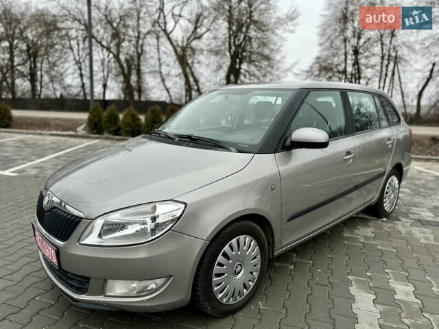 Бежевый Шкода Фабия, объемом двигателя 1.2 л и пробегом 250 тыс. км за 5500 $, фото 18 на Automoto.ua
