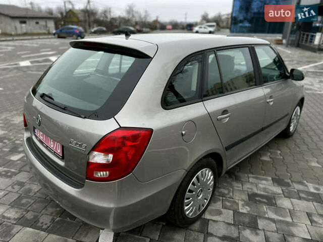 Бежевый Шкода Фабия, объемом двигателя 1.2 л и пробегом 250 тыс. км за 5500 $, фото 6 на Automoto.ua