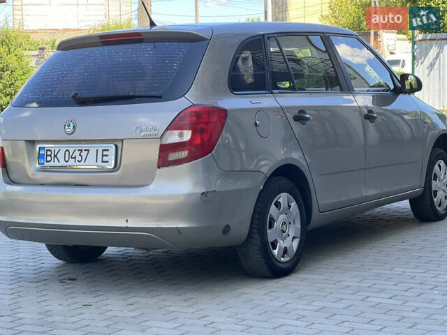 Бежевый Шкода Фабия, объемом двигателя 1.2 л и пробегом 300 тыс. км за 2999 $, фото 3 на Automoto.ua