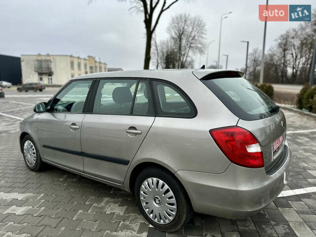 Бежевый Шкода Фабия, объемом двигателя 1.2 л и пробегом 250 тыс. км за 5500 $, фото 13 на Automoto.ua