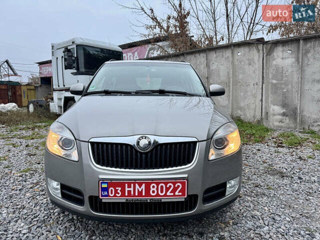 Бежевый Шкода Фабия, объемом двигателя 1.4 л и пробегом 255 тыс. км за 5800 $, фото 2 на Automoto.ua