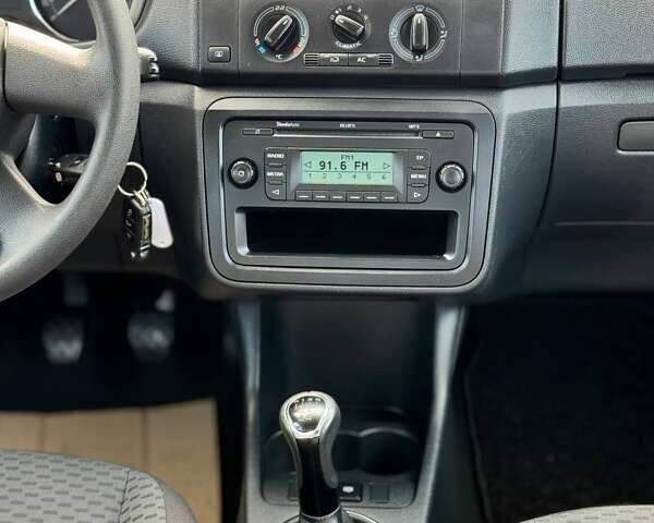 Бежевый Шкода Фабия, объемом двигателя 1.4 л и пробегом 191 тыс. км за 6200 $, фото 8 на Automoto.ua