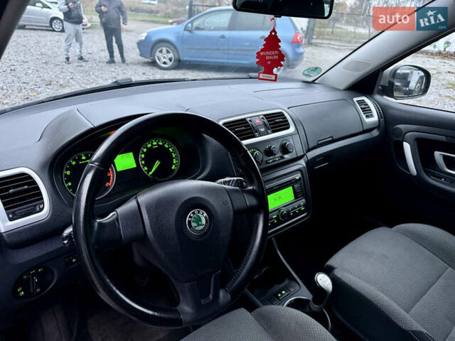 Бежевый Шкода Фабия, объемом двигателя 1.4 л и пробегом 255 тыс. км за 5800 $, фото 10 на Automoto.ua