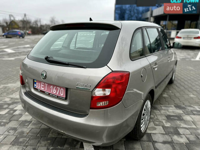 Бежевый Шкода Фабия, объемом двигателя 1.2 л и пробегом 250 тыс. км за 5500 $, фото 4 на Automoto.ua