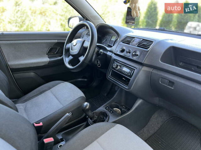 Бежевый Шкода Фабия, объемом двигателя 1.2 л и пробегом 300 тыс. км за 2999 $, фото 6 на Automoto.ua