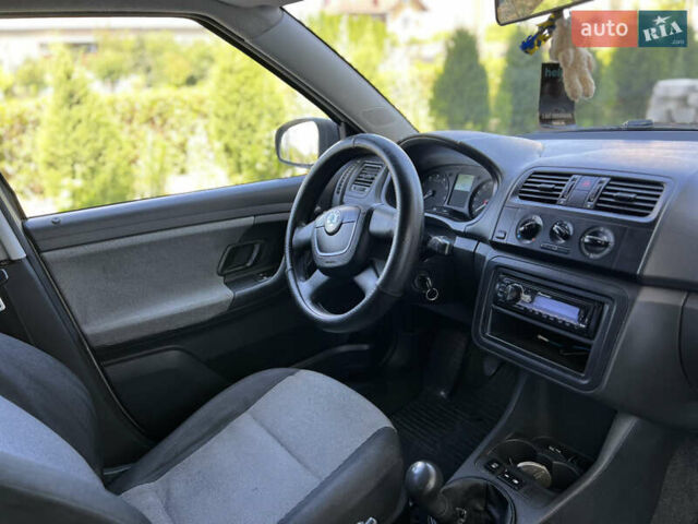 Бежевый Шкода Фабия, объемом двигателя 1.2 л и пробегом 300 тыс. км за 2999 $, фото 12 на Automoto.ua