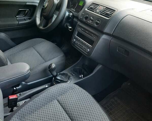 Бежевий Шкода Фабія, об'ємом двигуна 0 л та пробігом 270 тис. км за 5500 $, фото 5 на Automoto.ua