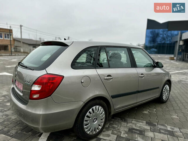Бежевый Шкода Фабия, объемом двигателя 1.2 л и пробегом 250 тыс. км за 5500 $, фото 7 на Automoto.ua
