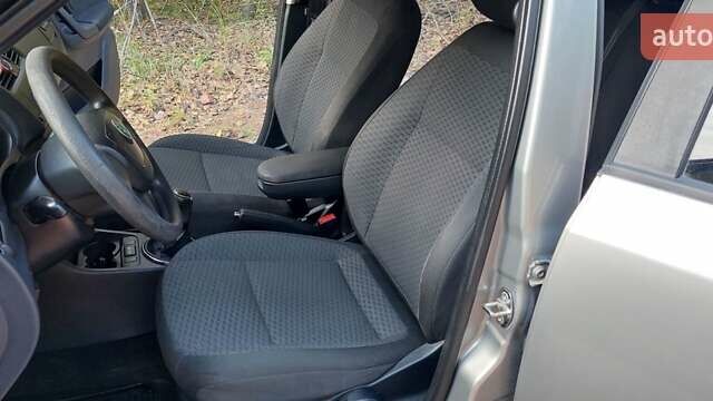 Бежевый Шкода Фабия, объемом двигателя 1.39 л и пробегом 259 тыс. км за 4800 $, фото 11 на Automoto.ua