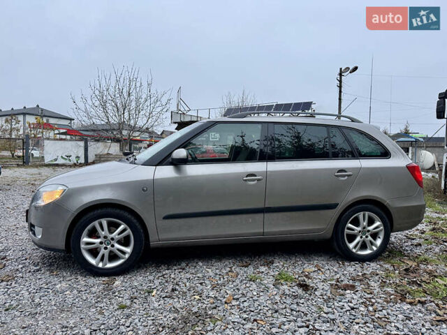 Бежевый Шкода Фабия, объемом двигателя 1.4 л и пробегом 255 тыс. км за 5800 $, фото 3 на Automoto.ua