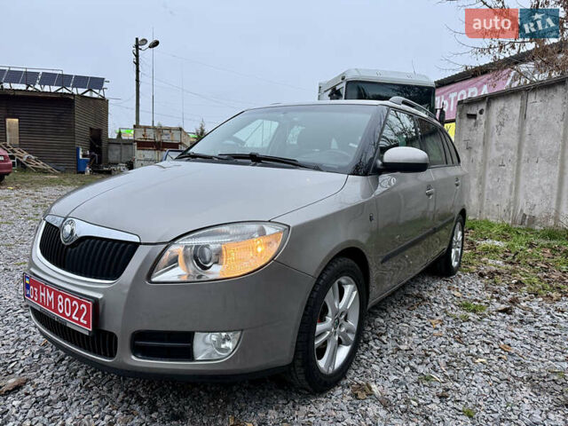 Бежевый Шкода Фабия, объемом двигателя 1.4 л и пробегом 255 тыс. км за 5800 $, фото 1 на Automoto.ua