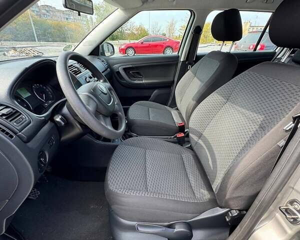 Бежевый Шкода Фабия, объемом двигателя 1.4 л и пробегом 191 тыс. км за 6200 $, фото 11 на Automoto.ua