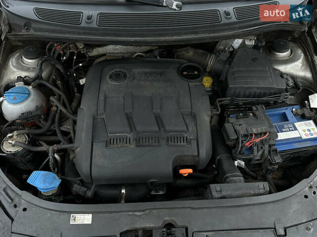 Бежевый Шкода Фабия, объемом двигателя 1.2 л и пробегом 250 тыс. км за 5500 $, фото 47 на Automoto.ua