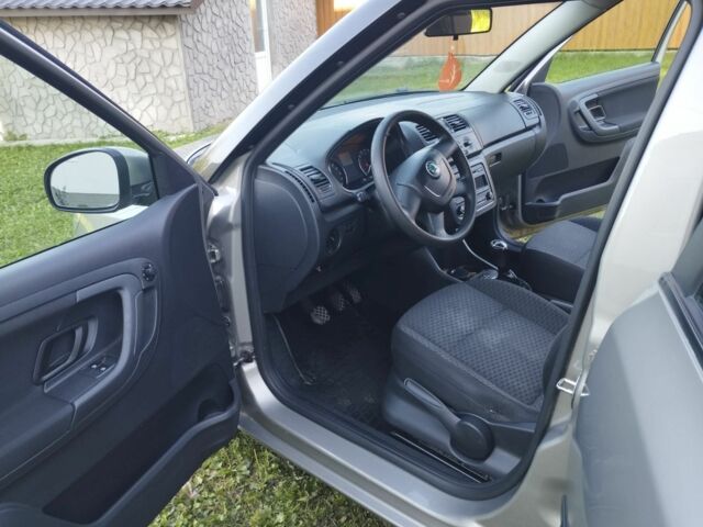 Бежевый Шкода Фабия, объемом двигателя 1.2 л и пробегом 323 тыс. км за 5000 $, фото 3 на Automoto.ua