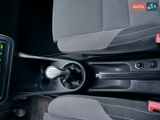 Бежевый Шкода Фабия, объемом двигателя 1.4 л и пробегом 255 тыс. км за 5800 $, фото 11 на Automoto.ua