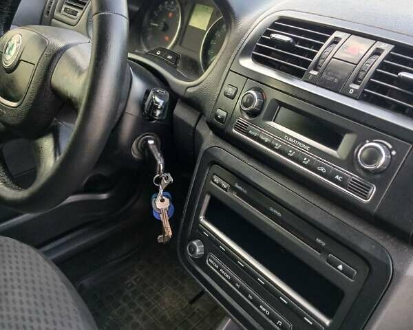 Бежевый Шкода Фабия, объемом двигателя 1.2 л и пробегом 260 тыс. км за 4250 $, фото 9 на Automoto.ua