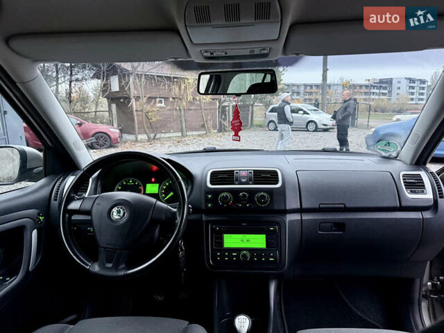 Бежевый Шкода Фабия, объемом двигателя 1.4 л и пробегом 255 тыс. км за 5800 $, фото 8 на Automoto.ua