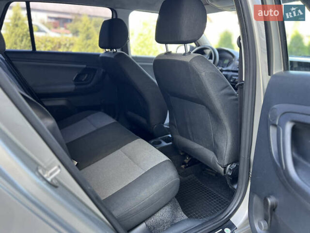 Бежевый Шкода Фабия, объемом двигателя 1.2 л и пробегом 300 тыс. км за 2999 $, фото 11 на Automoto.ua