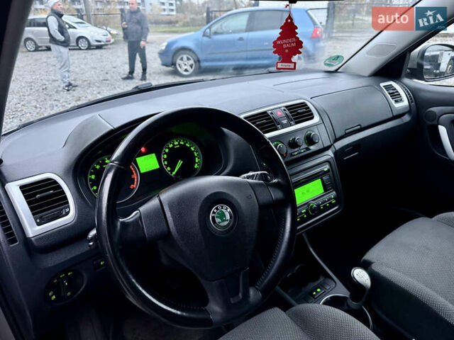 Бежевый Шкода Фабия, объемом двигателя 1.4 л и пробегом 255 тыс. км за 5800 $, фото 13 на Automoto.ua